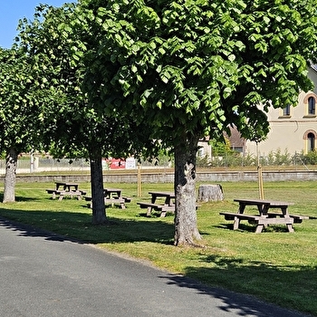 Aire de pique nique bourg de Saint-Aubin-Sur-Loire - SAINT-AUBIN-SUR-LOIRE