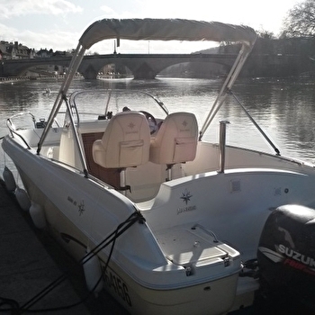Flipper Nautic - Balade en bateau sur l'Yonne - VILLENEUVE-SUR-YONNE