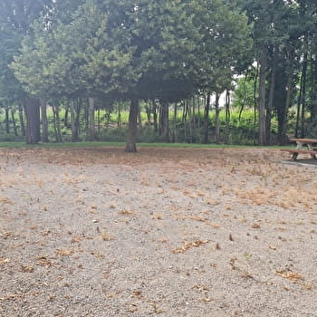 Aire de pique-nique/Aire de jeux Lechatelet  - LECHATELET