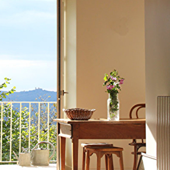 La Petite Montjoie - gîte de charme face à Vézelay - THAROISEAU