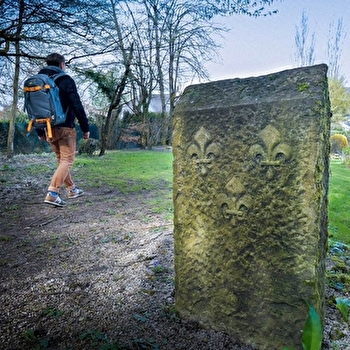 Les bornes royales de Devecey - DEVECEY