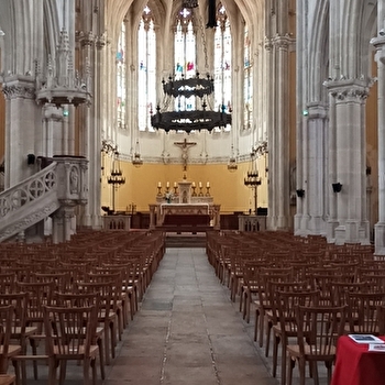Église - LA CHAPELLE-DE-GUINCHAY