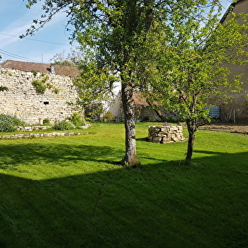 Demeure pittoresque en pierre - GOUHENANS