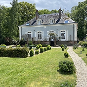 Hôtel Les Grands Chênes - SAINT-FARGEAU