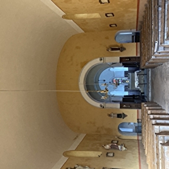 Eglise clunisienne Saint-Pierre à Montambert - MONTAMBERT