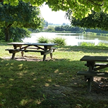 Aire de pique-nique à l'étang du livier - ISSY-L'EVEQUE