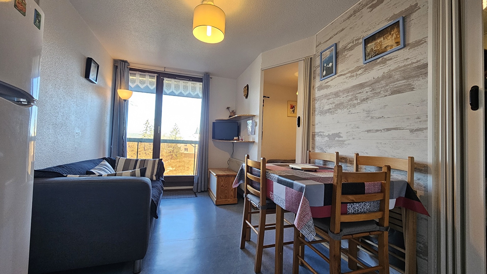 Le Cernois - Studio en résidence - P432GOU00