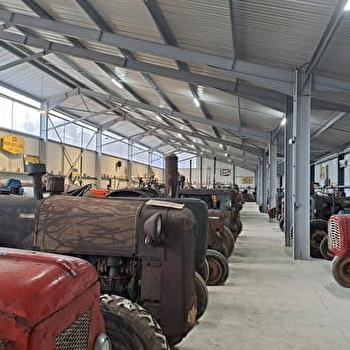 Ferme du tracteur et matériel agricole anciens - LOULANS-VERCHAMP