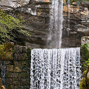 Parkings et accès aux Cascades du Hérisson - LA CHAUX-DU-DOMBIEF