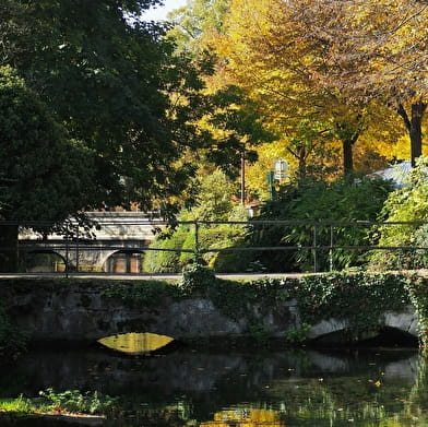 La rue Gambetta et le bief des Courtines