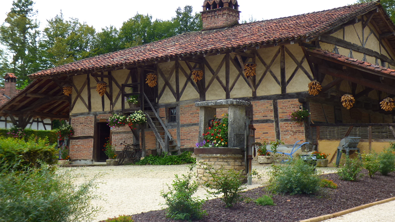 Liaison VTT (L) Liaison Base de loisirs de la Grange du Pin - Ecomusée Pays en Bresse
