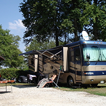 Camping le Bois Guillaume - Aire de service - VILLENEUVE-LES-GENETS