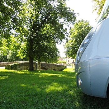 Aire de Camping-car - SALORNAY-SUR-GUYE