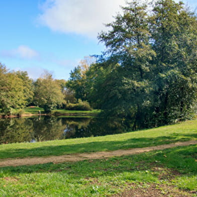 Centre historique et étangs de Charny