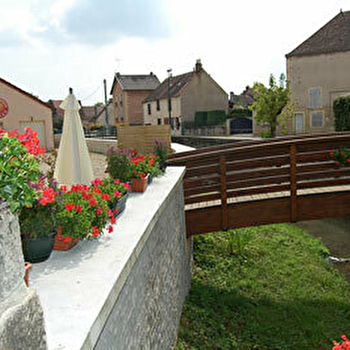 Hôtel-Restaurant Le Macarena - POUILLENAY