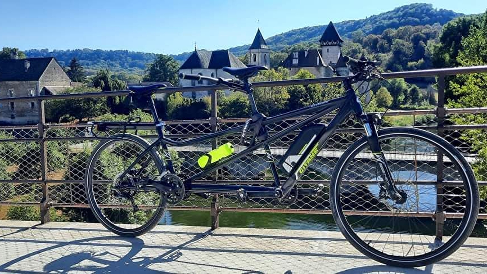Sur les terres de Courbet en tandem électrique
