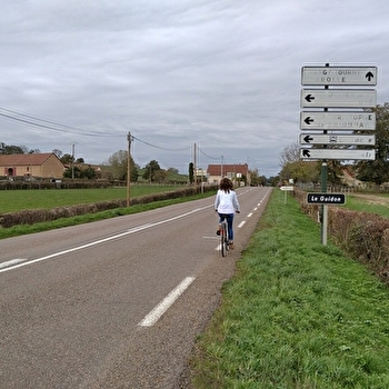 Boucle Bernard Thévenet - A la découverte du bocage charolais - CHAROLLES