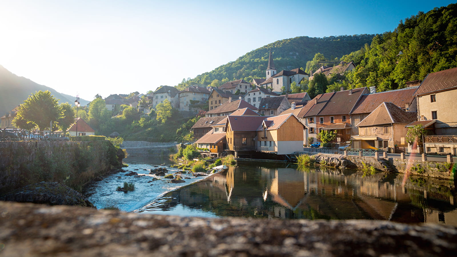 Visite guidée de Lods, plus beau village de France