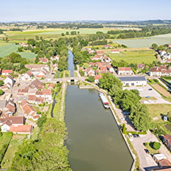 Aire de stationnement camping-cars - VANDENESSE-EN-AUXOIS