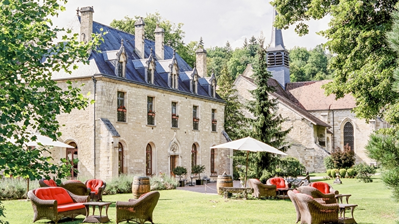 Hôtel-Restaurant Abbaye de la Bussière-sur-Ouche