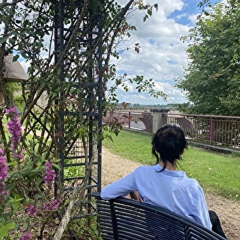 Aire de pique-nique au Square du 8 mai 1945 - DIGOIN