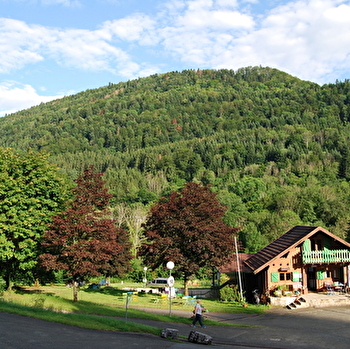 Camping et Chalets Les Grands Champs - SAINT-HIPPOLYTE