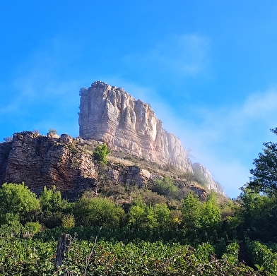 Lever de soleil et petit déjeuner au sommet de la Roche de Solutré