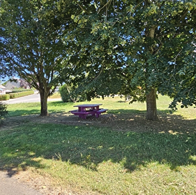 Aire de pique-nique et de jeux dans le bourg