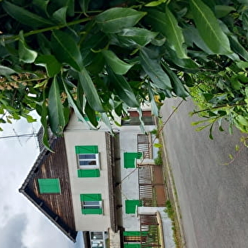 Au Coteau des Thermes :  Hirondelle - SAINT-HONORE-LES-BAINS