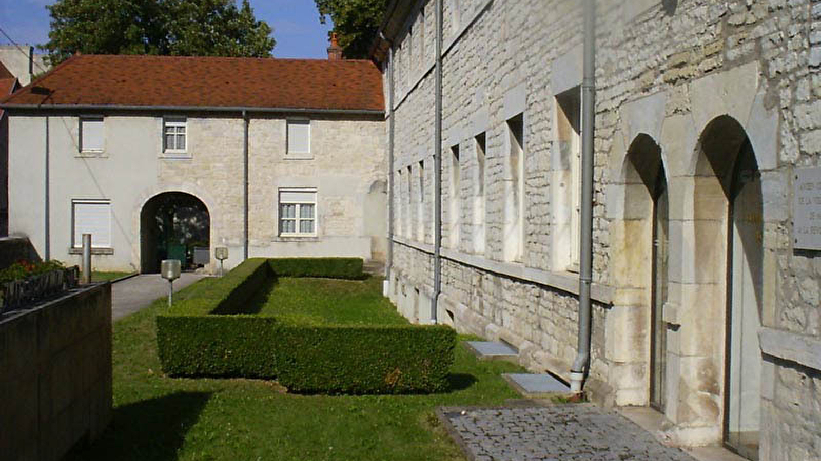 Les bâtisseurs oubliés : l’œuvre des architectes religieux des XVIIe et XVIIIe siecles