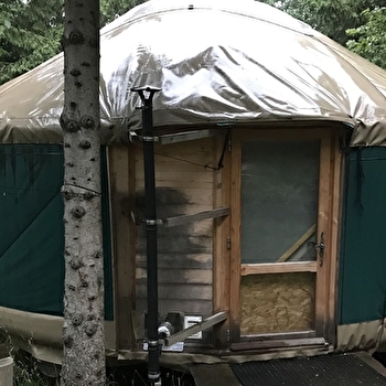  Aire de camping et yourtes - La Ferme au Chapeau Vert - LES BOUCHOUX