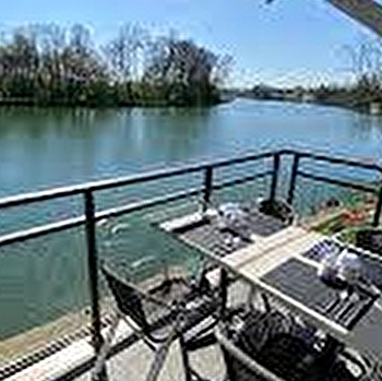 Ponton du restaurant le Nymphéa - LAMARCHE-SUR-SAONE