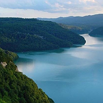 Le Jura à moto d'hôtel en hôtel - SAINT-AMOUR