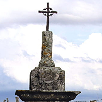 Croix et calvaires - DAMPIERRE-SUR-SALON