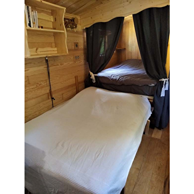 Roulotte Esmé - Au Jardin de la Vouivre