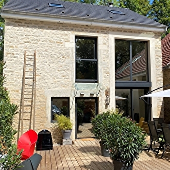 Les Dépendances - COURTIVRON