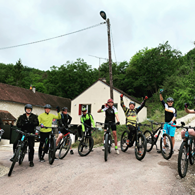 Location de VTT à assistance électrique - À la découverte du vignoble Chablisien avec Marc Colin