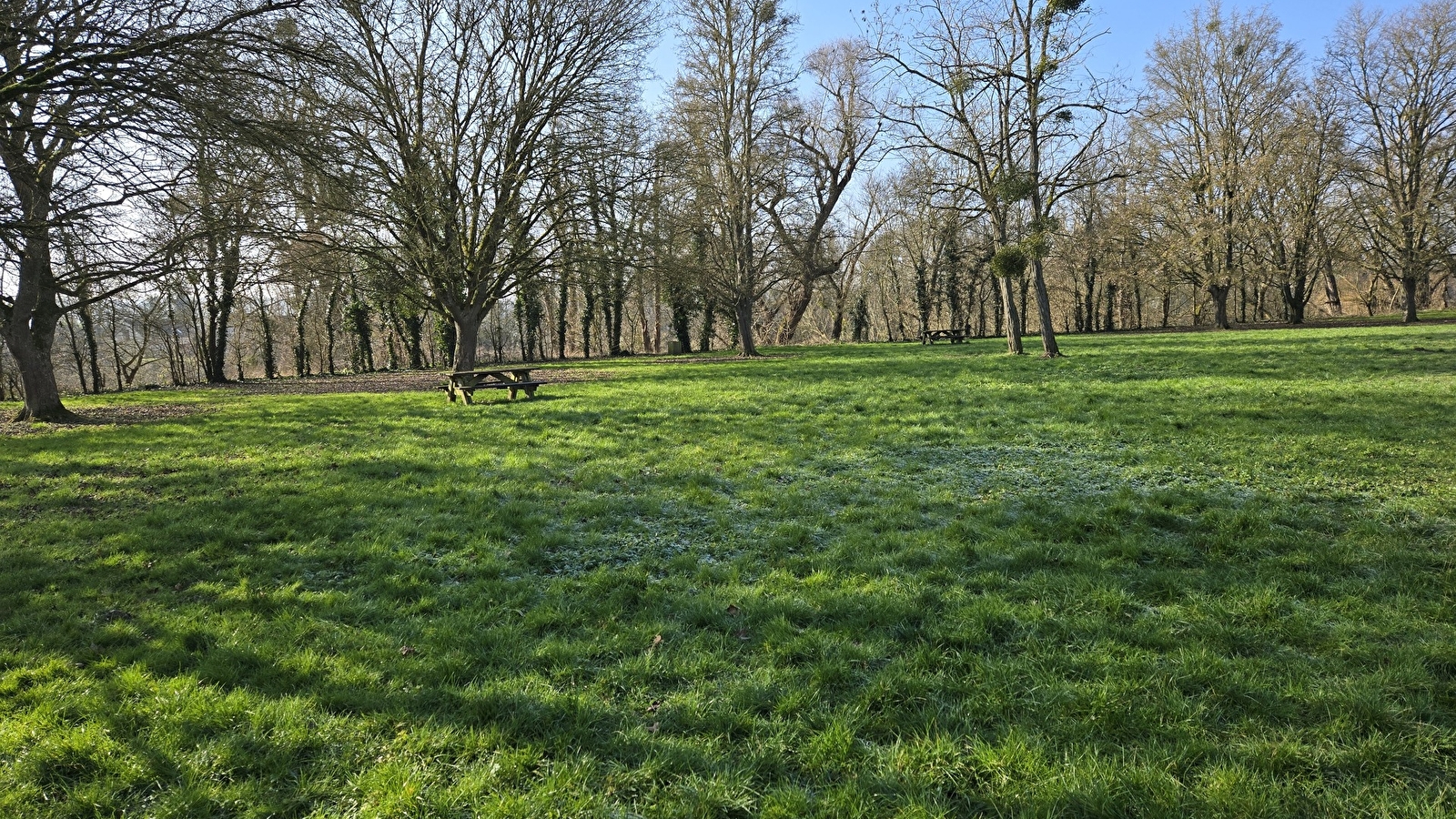 Aire de pique-nique du plan d'eau des Graviers