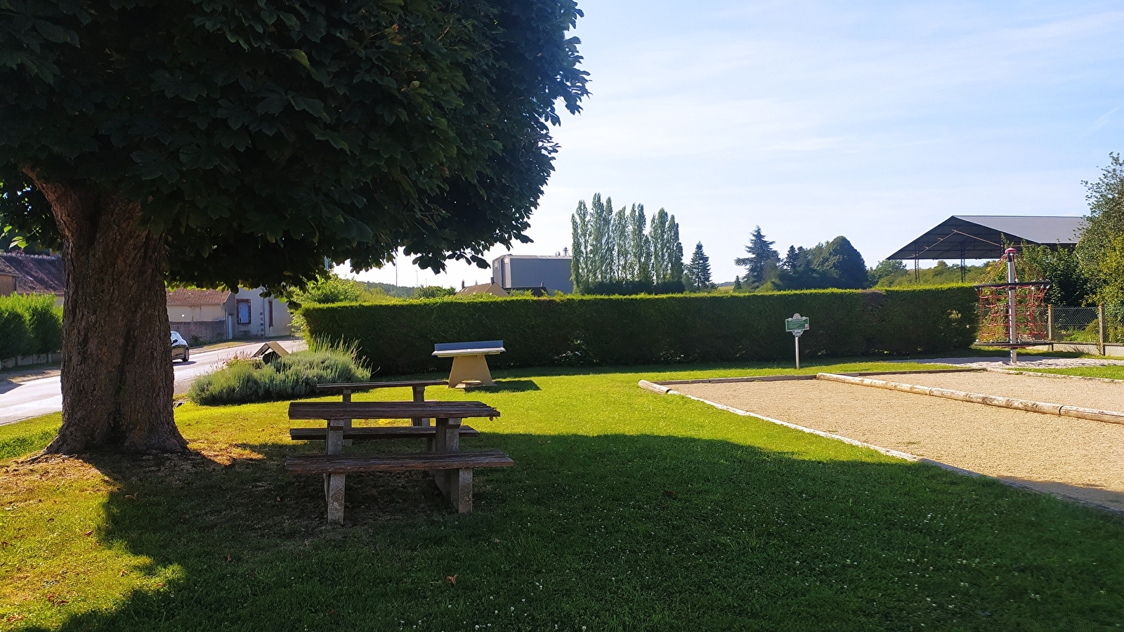 Aire de pique-nique de la Place Félicien Lesourd