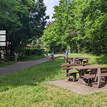 Aire de pique-nique 'Voie Verte' - CLUNY