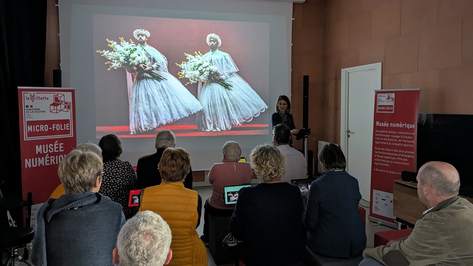 Musée numérique: 'Petits secrets des costumes de scène'