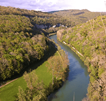 Aire de pique nique du sentier botanique et du point de vue à Rurey - RUREY