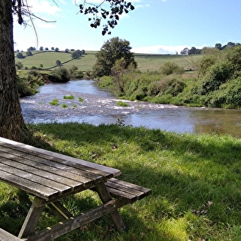 Aire de pique-nique - SAINT-JULIEN-DE-CIVRY