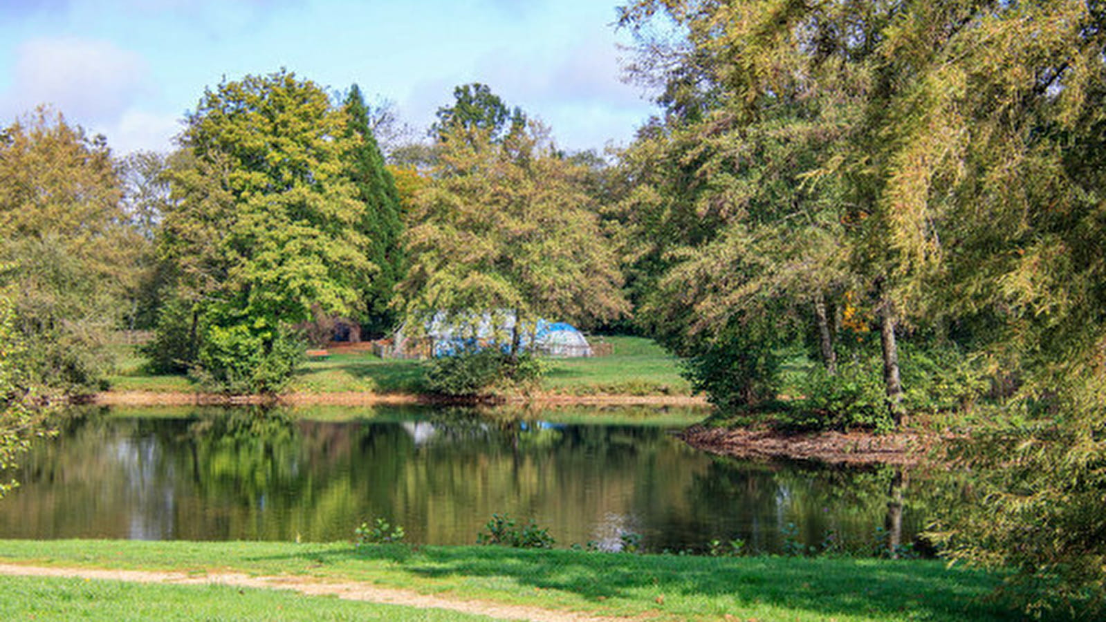 Centre historique et étangs de Charny