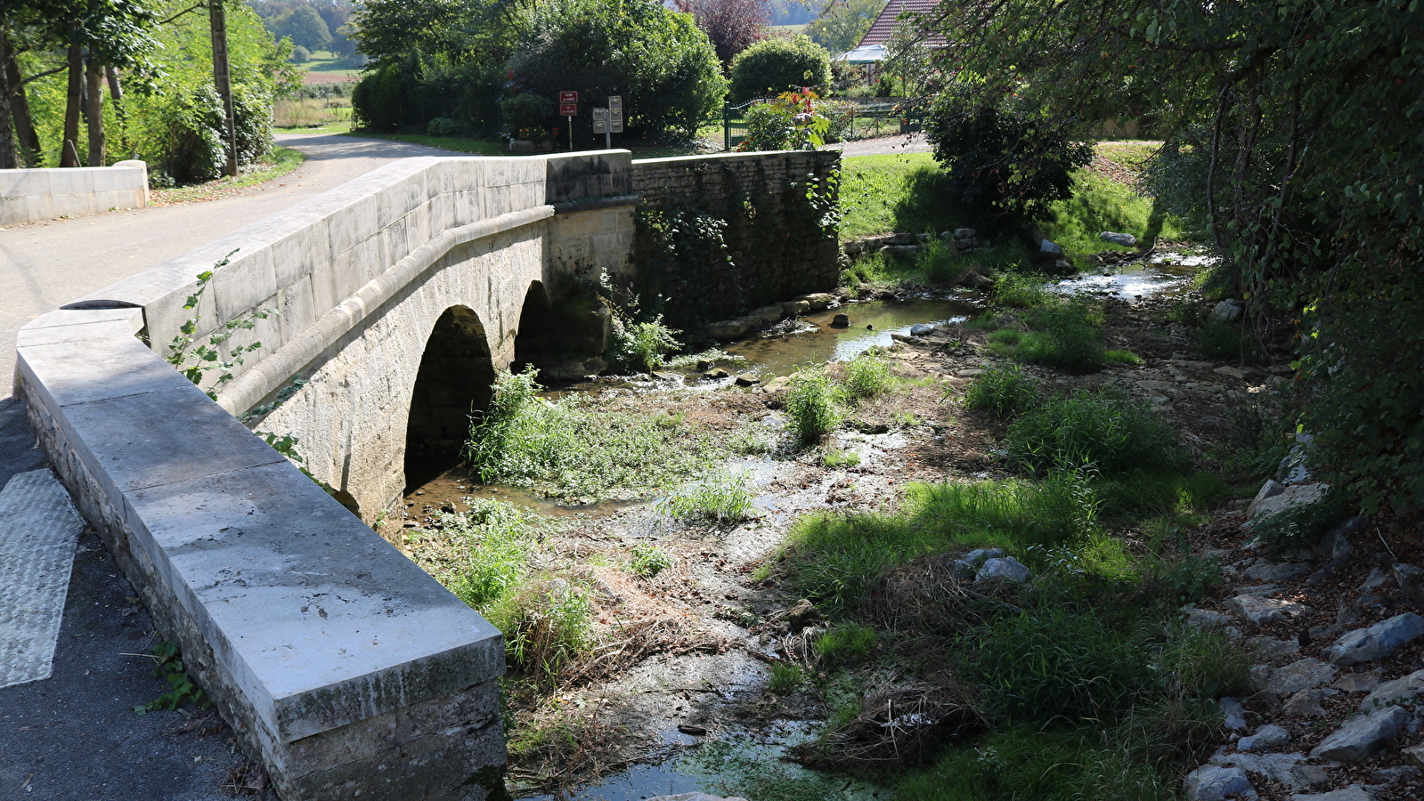 Fontaines et lavoirs : Boucle Avilley Rognon