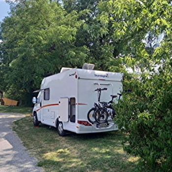 Aire de service pour camping-cars à Fleury-sur-Loire - FLEURY-SUR-LOIRE