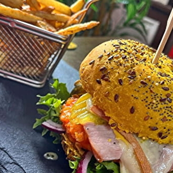 Le P'tit Bistro - SAINT-SAUVEUR-EN-PUISAYE