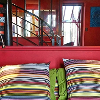 Barbary Lane House Rental Lounge - BEAUNE