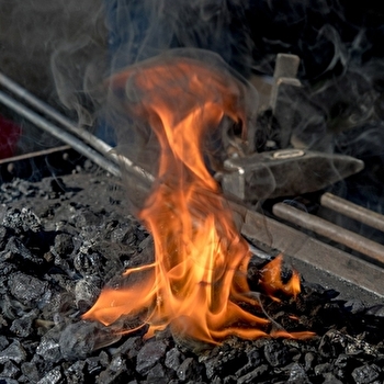 Forge à mains nues - PAZY