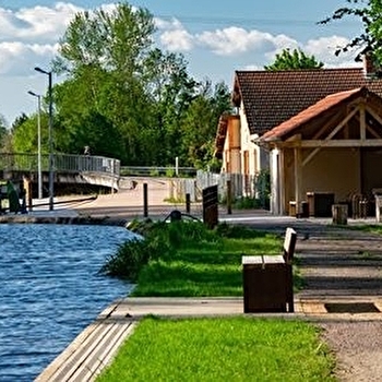 Aire de pique-nique - CHAMBILLY